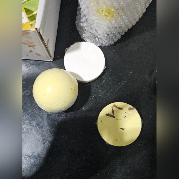 Hello Sunshine Gift Box - Picture 7 of 8